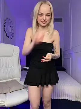 Photos of hoorny_blondie from StripChat is Freechat