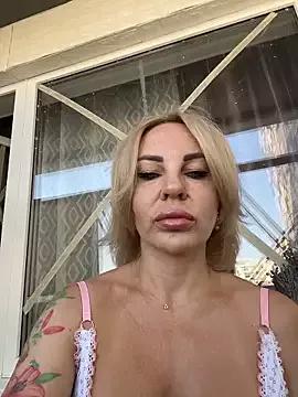 Photos of Hotnessi from StripChat is Freechat