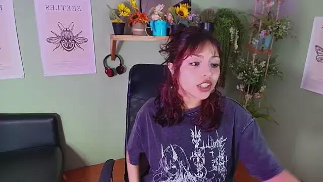 Liittleluaa_ from StripChat