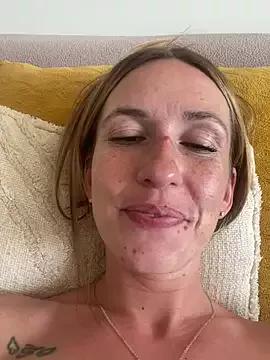 Photos of lola_tentatiion from StripChat is Freechat
