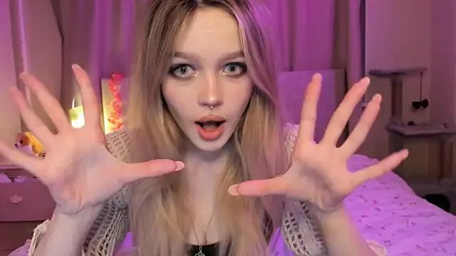Photos of MiaRanki from StripChat is Freechat