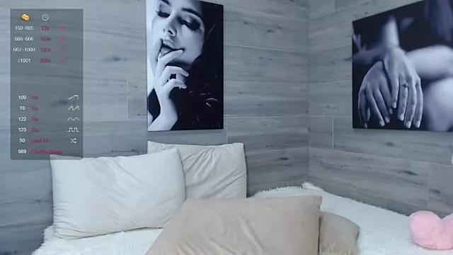 MoonMiko1 from StripChat