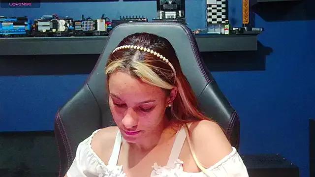 SamanthaWatson from StripChat