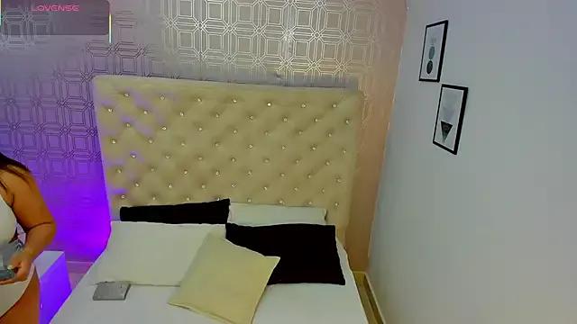 Sara_Desire from StripChat