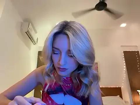 Photos of SirenaBelle from StripChat is Freechat