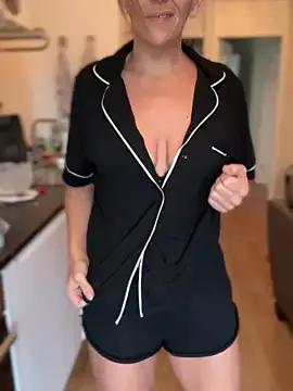 Photos of Sophia-Squirts-UK from StripChat is Freechat