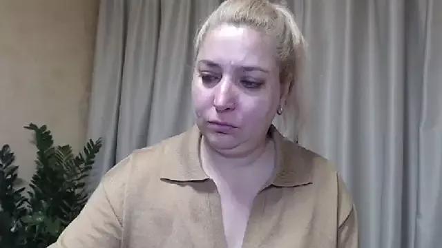 sweetpussy13 from StripChat