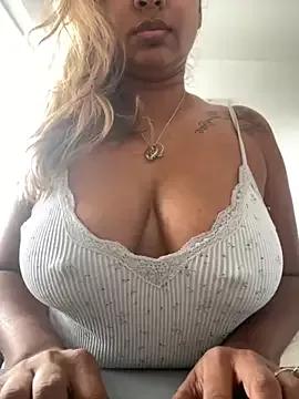 Photos of TEMPTING-TAMMY from StripChat is Freechat
