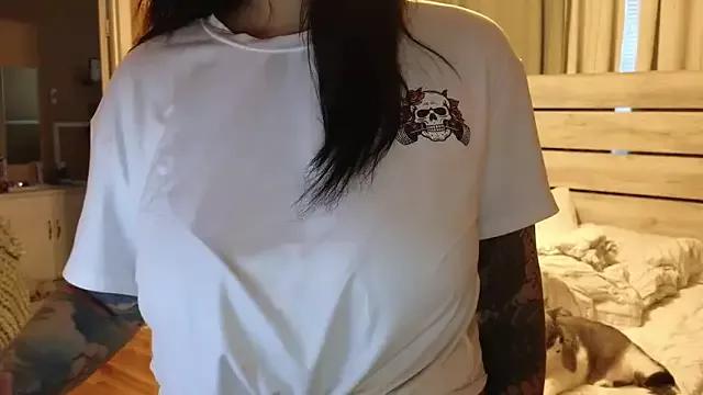 Photos of TexasTattooedHouseWife from StripChat is Freechat