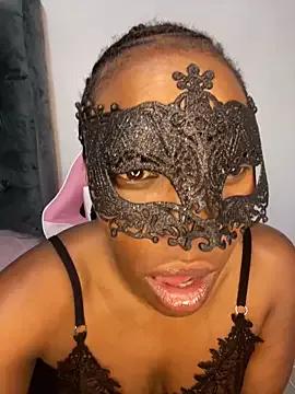 Photos of wellbuiltDiosa from StripChat is Freechat