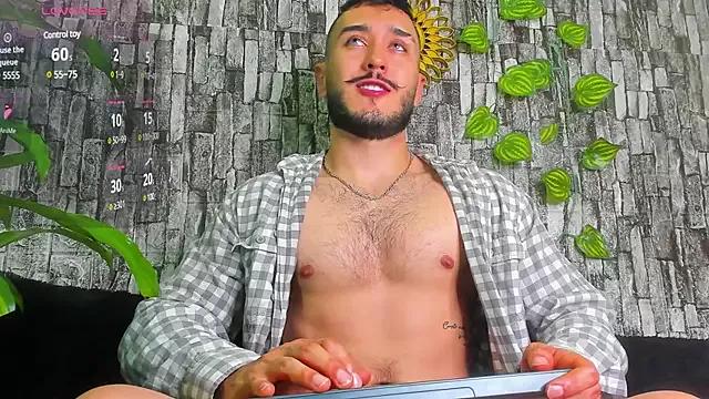 Photos of Zionmattis from StripChat is Freechat