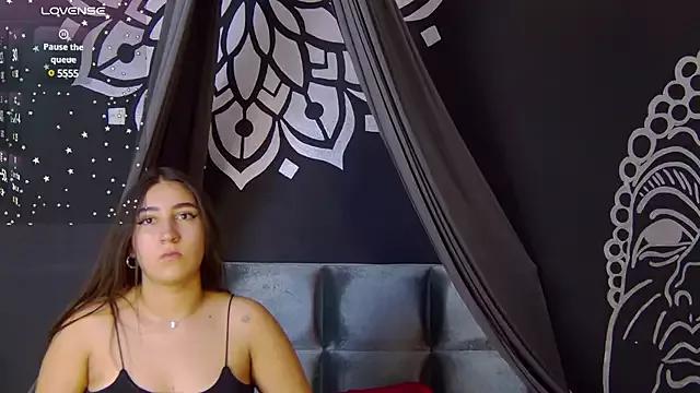 zoee_moretti from StripChat